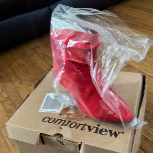 Casual ankle boots(red and Black) size 8–buyer must pay shipping and handling..